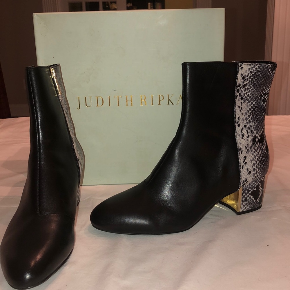 Short black and snakeskin boot